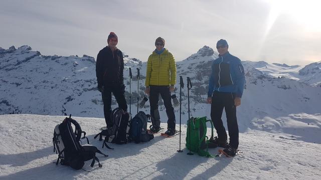 oben beim Gipfelkreuz Gumm angekommen 2141 m.ü.M. legen wir eine Pause ein