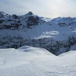 Tiefblick ins Gental mit Tällistock und Gadmerflue