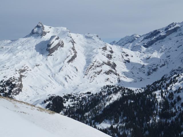 Blick Richtung Graustock, Engstlenalp und Jochpass