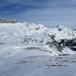 Schritt für Schritt laufen wir abwärts Richtung Tannalp, die kurz darauf tief unter uns auftaucht