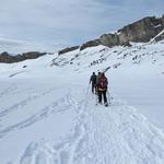 Schritt für Schritt steigen wir höher, dem Übergang Chringen entgegen...