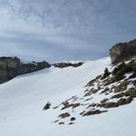 ...der wie eine kleine Schneescharte über uns liegt...