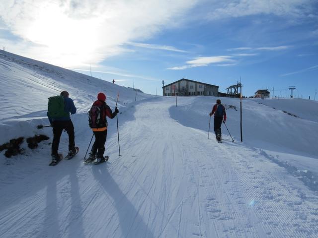 wir gelangen zum höchsten Punkt unserer Tour: die Bergstation des Bonistock‑Sessellifts auf 2169 m.ü.M.