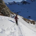 wir geniessen die letzten Schritte an der Sonne