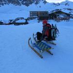 wir mieten zwei Schlitten...