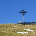 wir passieren einen kleinen Rastplatz mit Kreuz...