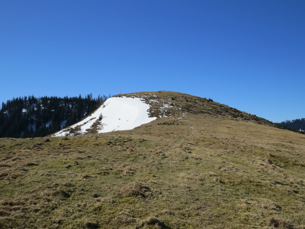 ...dann ist es geschafft: Wir erreichen Humel auf 1423 m.ü.M., den ersten Gipfel des Tages