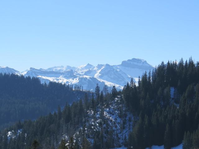 zum Druesberg. Dort oben standen wir auch schon