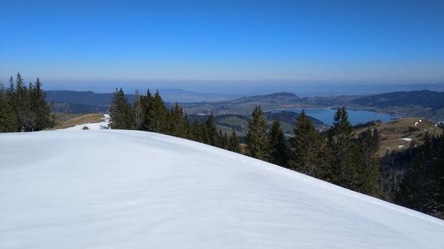 wir blicken hinunter zum Sihlsee