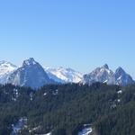 links der Grosse Mythen. Dort oben standen wir auch schon. Rechts der kleine Mythen mit dem Haggenspitzli