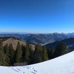 schönes Breitbildfoto mit Blick Richtung Sihlsee