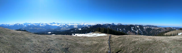 sehr schönes Breitbildfoto mit Blick in die Glarner- Schwyzer- und Urner Alpen
