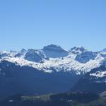 am Horizont erhebt sich der Druesberg – ein Berg, dessen Gipfel wir bereits einmal erreicht haben