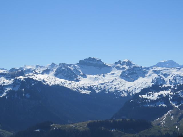 am Horizont erhebt sich der Druesberg – ein Berg, dessen Gipfel wir bereits einmal erreicht haben