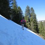 vorsichtig traversieren wir den steilen Berghang