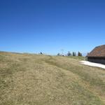 der Wanderweg zieht bei der Alp Tritt einen Linksbogen...