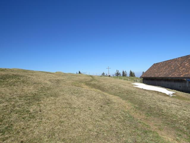 der Wanderweg zieht bei der Alp Tritt einen Linksbogen...