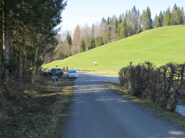 ...und stehen kurz darauf an der Wegkreuzung Chälen auf 1022 m ü. M.