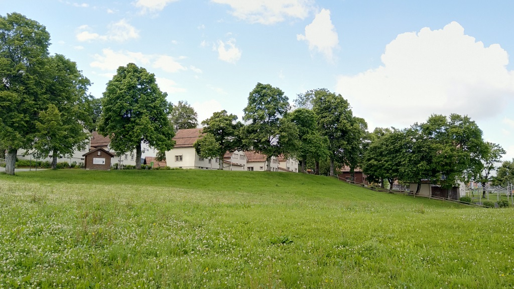 ...erreichen wir das Kinderdorf Pestalozzi