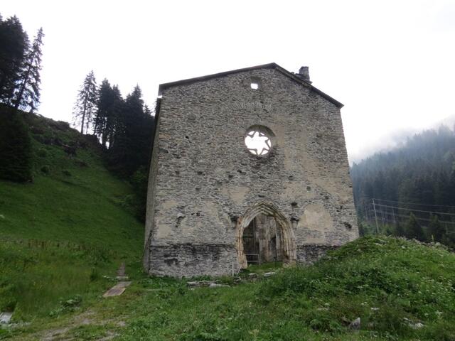 wir erreichen das 1359 erbaute Kirchlein San Gaudenzio. 1551 wurde sie von den Reformierten in Brand gesetzt