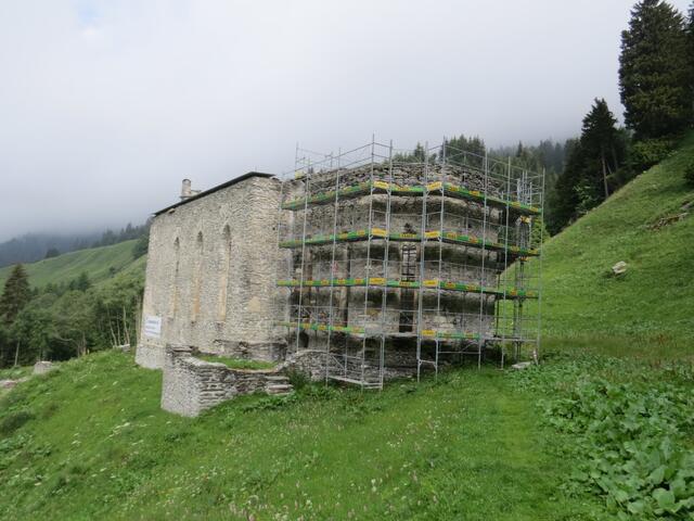 die kleine Kirche ist ein bemerkenswertes Beispiel Alpiner Gotik. Aus diesem Grund wird sie umfassend saniert