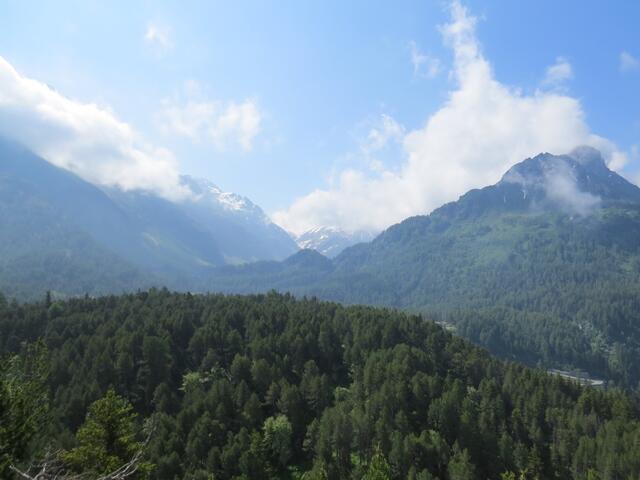 Blick ins Val Forno. Von links Piz Margna, Monte del Forno und rechts Cima da Murtaira