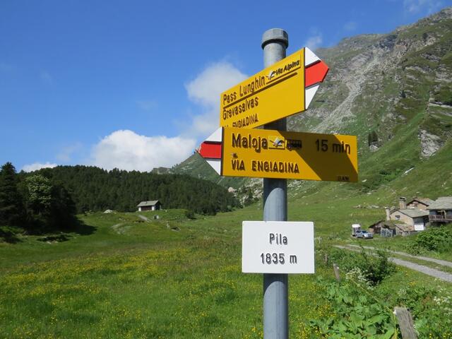 über eine breite Alpstrasse erreichen wir Pila 1835 m.ü.M.