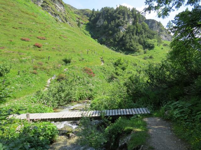 kurz nach Pila überqueren wir über eine Holzbrücke den hier noch kleinen Inn