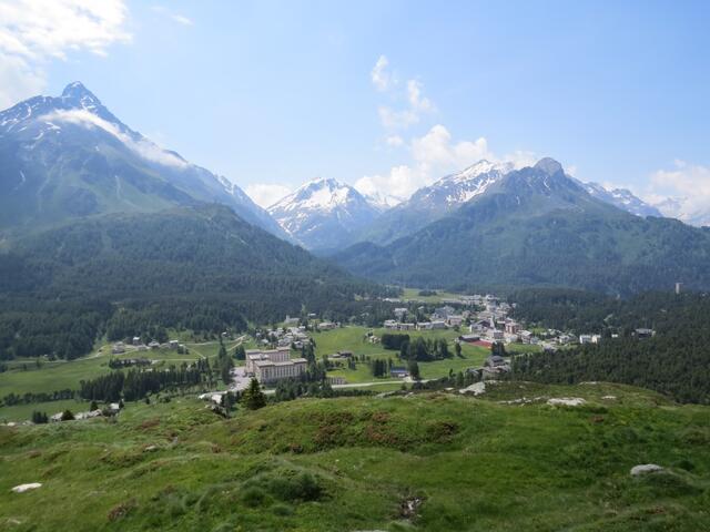 Blick auf Maloja und ins Val Forno mit Piz Margna, Monte del Forno und Cima da Murtaira