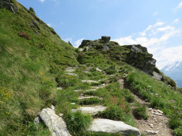 über einen angenehmen Wanderweg gewinnen wir weiter an Höhe