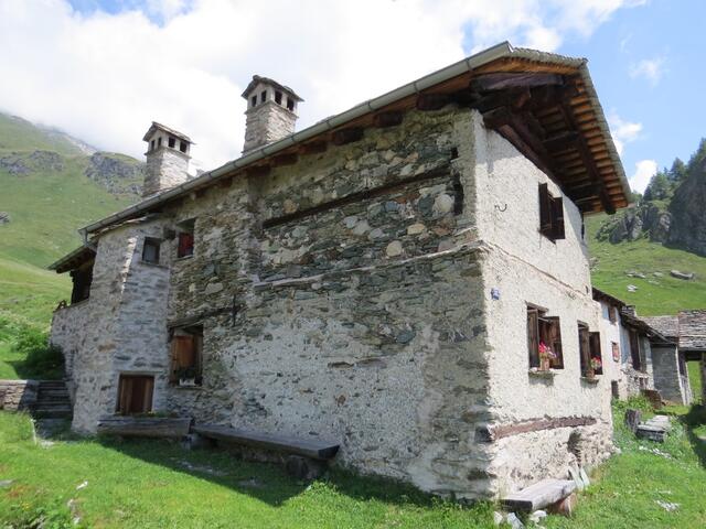 wir erreichen das malerische Sommerdorf Grevasalvas mit seinem typischen alpinem Dorfkern