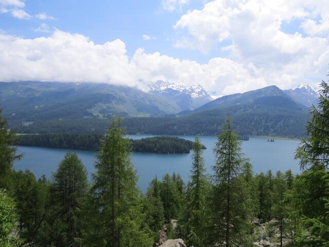 bei Punkt 1897 m.ü.M. blicken wir auf den Silsersee mit der Halbinsel Chaste Dadains