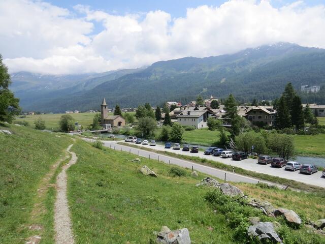 die Via Engiadina führt uns nun hinunter zur Kirche St.Lorenz in Sils/Baselgia 1799 m.ü.M.