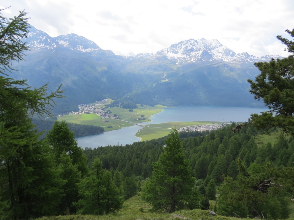 ...blicken wir zum Lej Suot, Silvaplanersee, Silvaplana und Silvaplana-Surlej