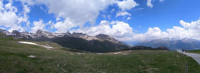 schönes Breitbildfoto mit Blick von Piz Corviglia bis zum Piz Padella den wir bestiegen haben