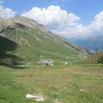 wir blicken hinunter ins Val Saluver, dahinter der Piz Padella. Ein sehr empfehlenswerter Wandergipfel