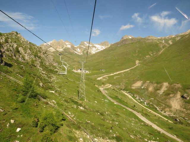 bequem schweben wir mit der Seilbahn hinauf nach Marguns