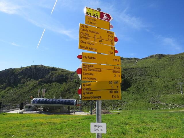 Wegweiser bei Marguns 2279 m.ü.M.