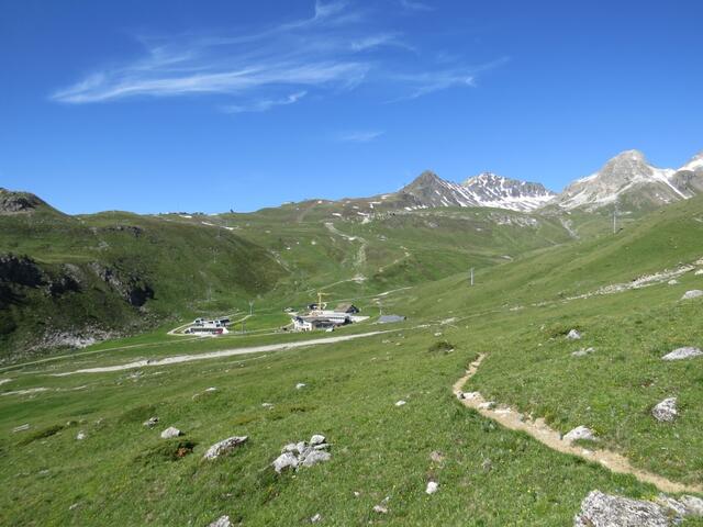 wir blicken zurück zur Bergstation Marguns und dahinter nach Corviglia, wo wir am Vortag waren