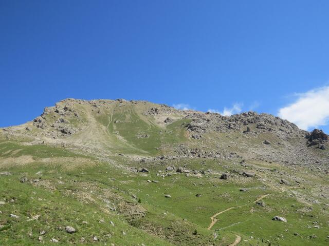 wir blicken hinauf zum Piz Padella der Hausberg von Samedan. Dort oben standen wir auch schon