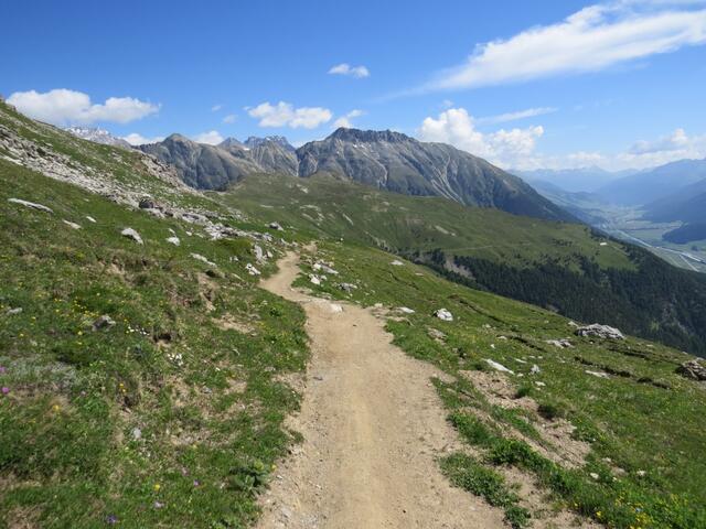 weiter geht es in aussichtsreicher Querung durch die Ostflanke des Piz Padella