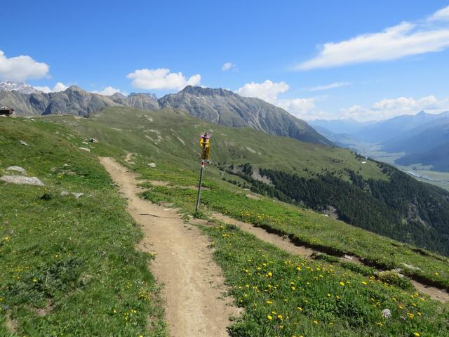 bei der Alp Clavadatsch erreichen wir die Weggabelung bei Punkt 2431 m.ü.M.