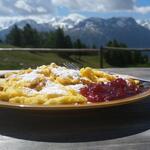 bei der Alp Muntatsch legen wir eine Rast ein und geniessen einen sehr guten Kaiserschmarrn