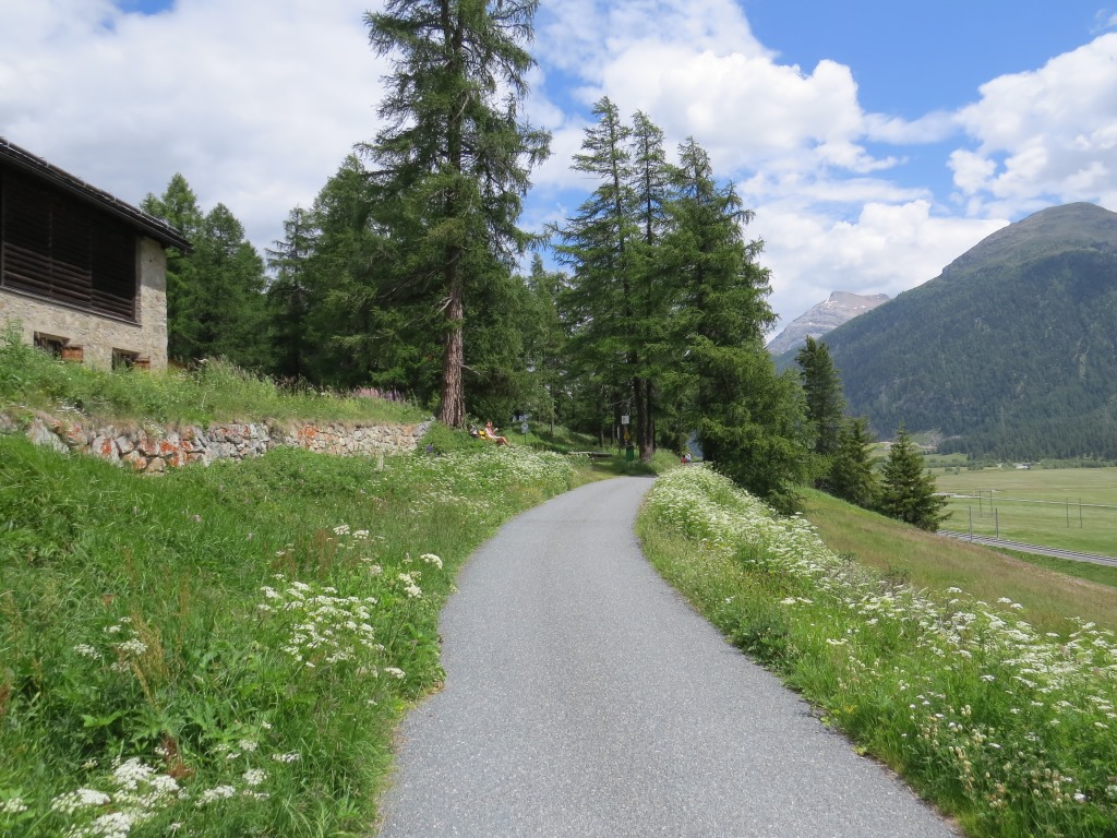 fast am Talboden entlang, laufen wir Richtung Bever