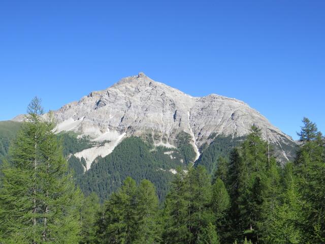 man könnte meinen man sei in den Dolomiten. Blick auf den Piz Mezzaun