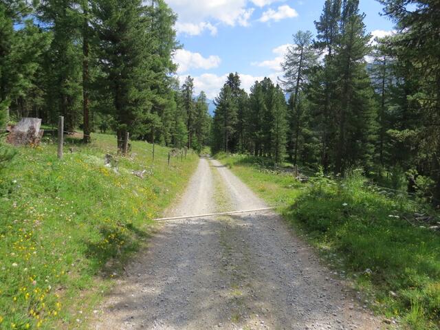 über die Wegschleife bei Punkt 1804 m.ü.M., wandern wir bei Punkt 1759 m.ü.M. vorbei...