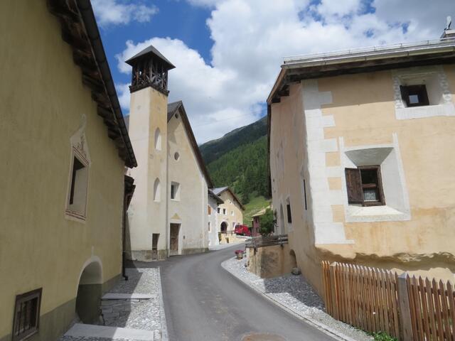 wir gelangen zu den Häusern von Susauna. Hier sind wir durchgewandert als wir den Kesch Trecking gemacht haben