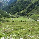 Tiefblick zur Alp Tavrü