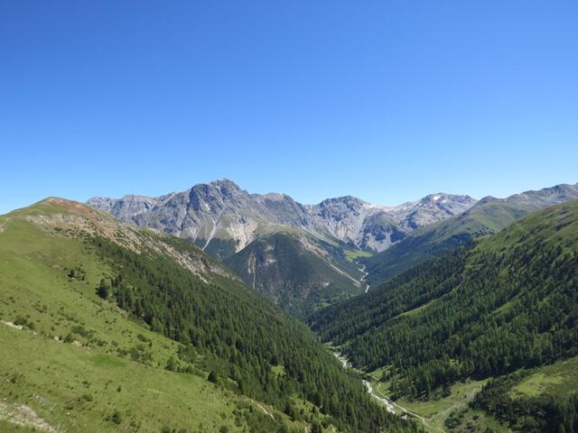 Blick zum Piz Madlain, ins Val Sesvenna, zum Piz d'Immez und zum Piz Cristanas – dort oben standen wir auch schon