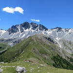 sehr schönes Breitbildfoto mit dem Piz Tavrü in der Bildmitte. Bei Breitbildfotos immer noch auf Vollgrösse klicken